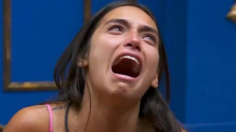 Influenciadora revelou que quase perdeu a voz por conta do v�cio