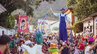 Minas Gerais mostrando hist�ria no Carnaval