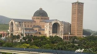 Aparecida, onde a f&#233; move montanhas e economia