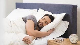 Entenda os benef�cios de boas noites de sono para a pele