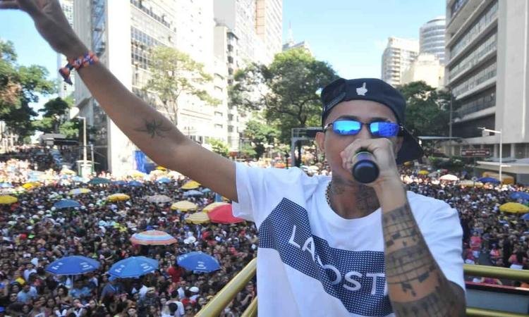 Mc Xenon em cima do trio eltrico do Funk You, na Avenida Afonso Pena, Centro de BH 