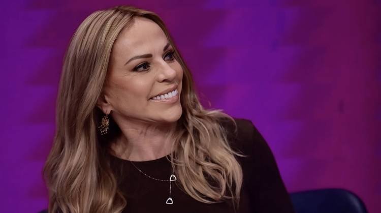 Christina Rocha d� ol� em Jojo, Mar�al e Cari�cha e reassume atra��o no SBT