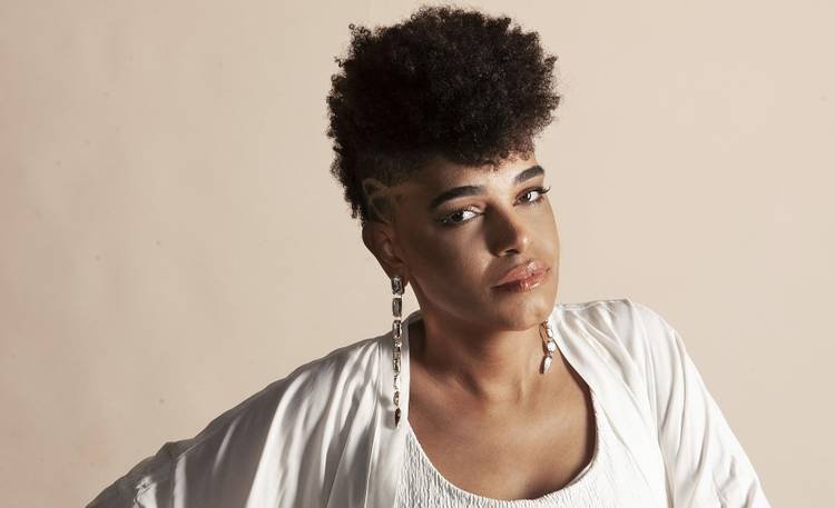 Nova musa do ax�, Marah anuncia hits e bloco 