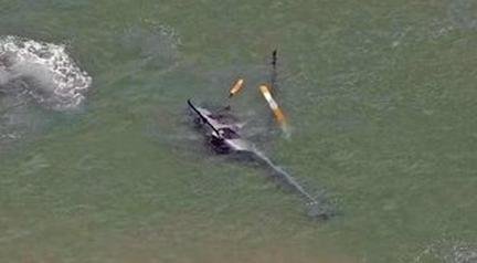 Helic�ptero de voo panor�mico cai e afunda na Praia da Barra