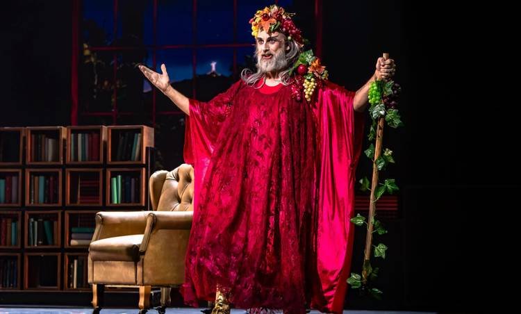 Andr� Dias sobe ao palco com Marcos Veras e Eliane Giardini em musical da TV Globo