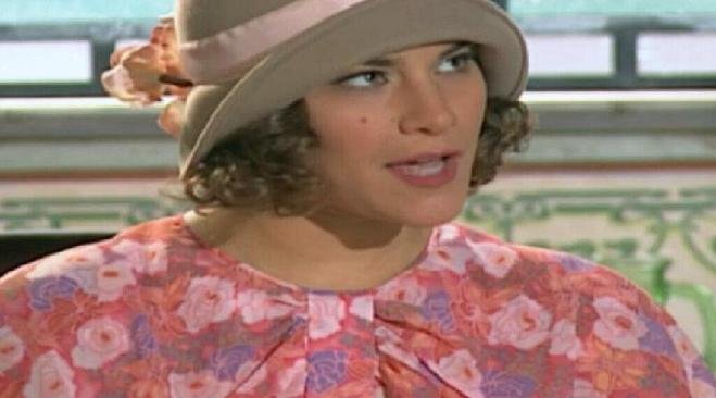 Olga sente cheiro de trai��o e faz pedido sobre Danilo para Peixoto