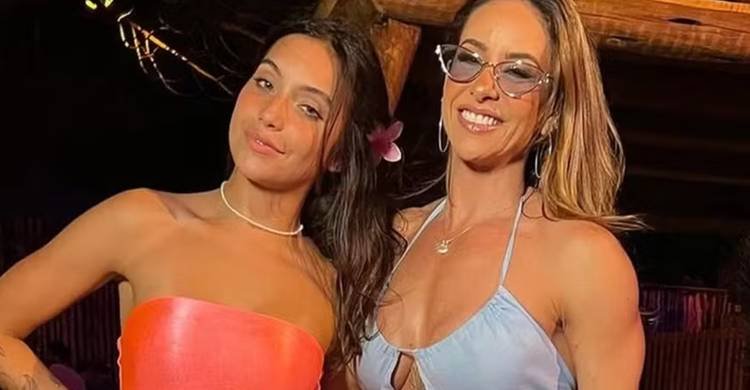 Mãe de Vanessa Lopes mostra partes íntimas após cirurgia e choca web
