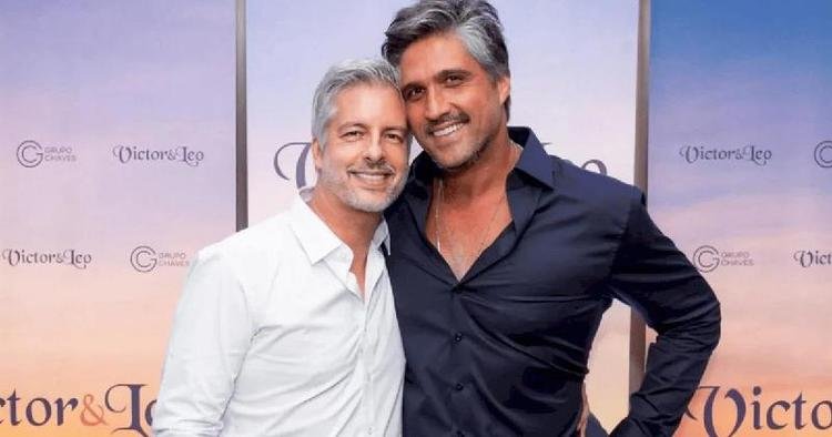 Victor e Leo se apresentam no Villa Country