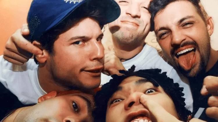 Dinho, Bento Hinoto, Samuel Reoli, J�lio Rasec e S�rgio Reoli morreram em um tr�gico acidente de avi�o em mar�o de 1996