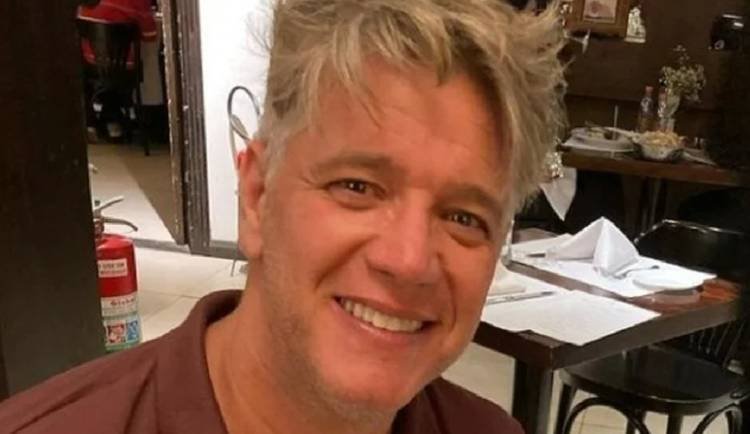 Ca�ula de ator consagrado posa para revista gay	
