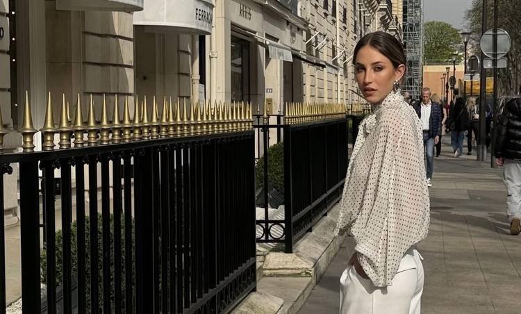 A paulista que mora na Cidade Luz marcou presen�a no L'Avenue ao lado de Jade Picon, Andr� Lamoglia e outros destaques do calend�rio fashion parisiense