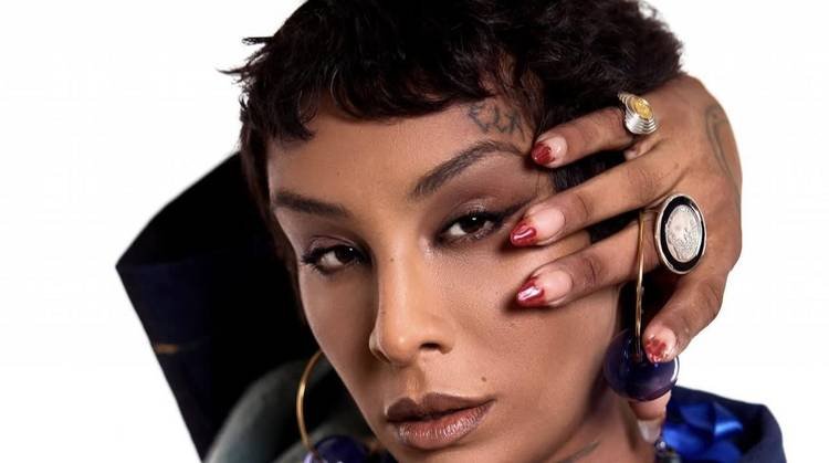 Deputado federal Nikolas Ferreira expressa apoio a Linn da Quebrada