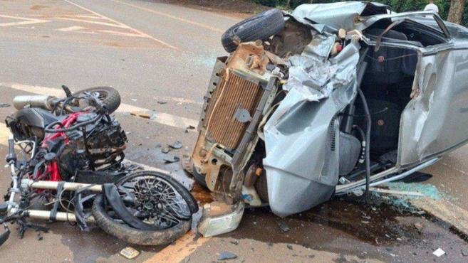 Motociclista sofre amputa��o do bra�o em colis�o com carro