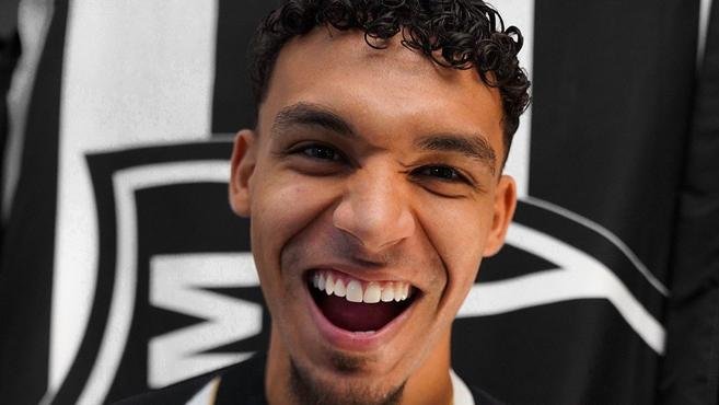 Atl�tico anuncia meia ex-Flamengo; veja tempo de contrato