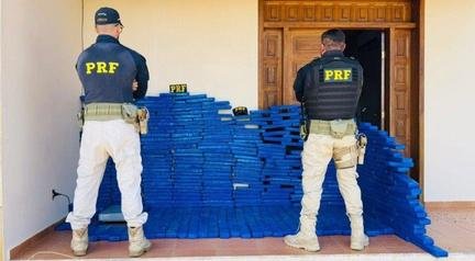 Jovem � preso com cerca de 370 kg de maconha em porta-malas�na BR-251