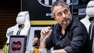 Mattos discute com jornalista ap�s pergunta sobre sal�rio de atacante: 'Desequilibrado'