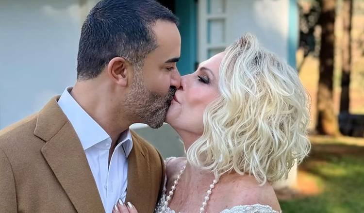 Ana Maria Braga renova votos com marido em clima de festa junina
