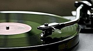 Investir em vinil: descubra o que faz um disco valer uma fortuna