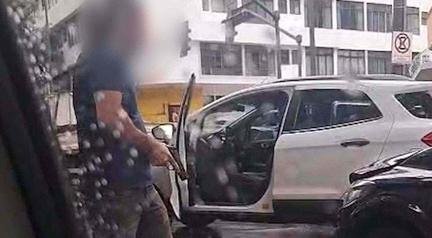 Briga entre policiais para o tr�nsito no centro de BH