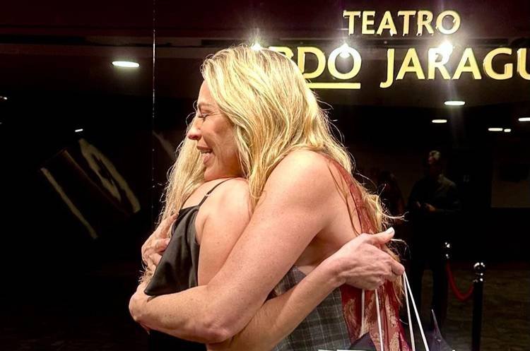 Cida Marques prestigia Luana Piovani em temporada de pe�a paulistana; confira