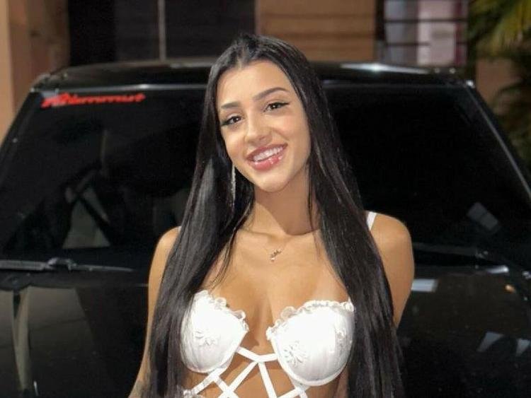 Esposa de Z� Neto, Nat�lia Toscano usa biqu�ni florido em passeio e incendeia o clima na web Simaria Mendes posa de biqu�ni na piscina e avisa: 'Em paz' V�deo de Bia Miranda agita web e detalhe impressiona: 'Cinturinha'