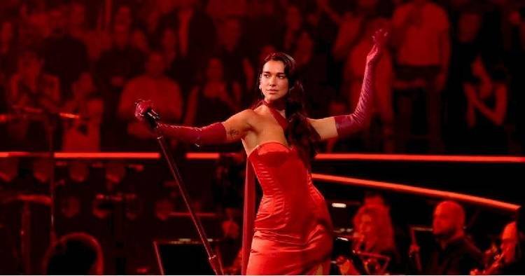 Dua Lipa: o segredo por tr�s dos 100 milh�es de discos vendidos