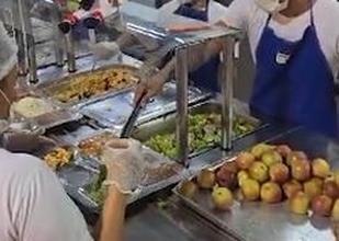 Restaurante Popular serve almo�o especial de Natal