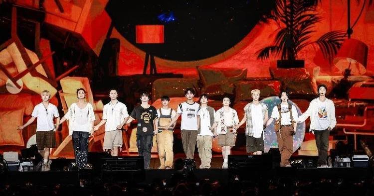 Seventeen encerra a turn� mundial 'Right Here'