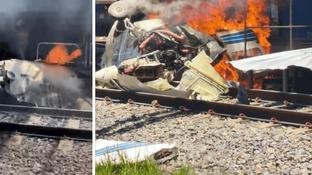 Avião cai em pátio de manutenção do metrô em Belo Horizonte e morte é confirmada