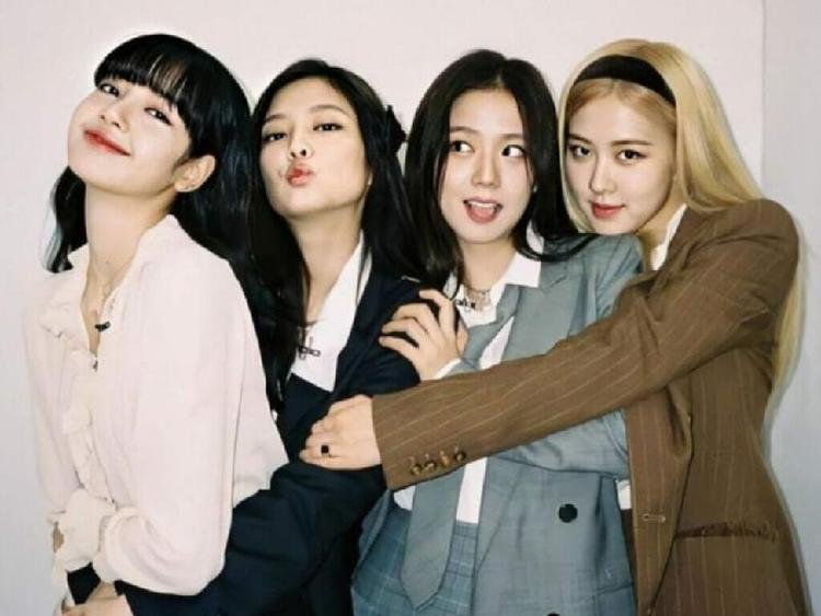 BLACKPINK(写真:再現 BLACKPINK(写真:再現