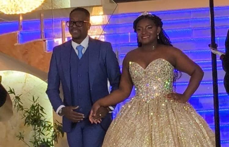 Mumuzinho emociona em festa de debutante da prima Yasmin no Rio