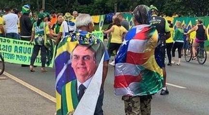 Manifesta��o pr�-Bolsonaro pede anistia e critica atua��o do STF