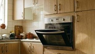 Nunca deixe a porta do forno aberta depois de cozinhar: sua cozinha pode ser destru�da
