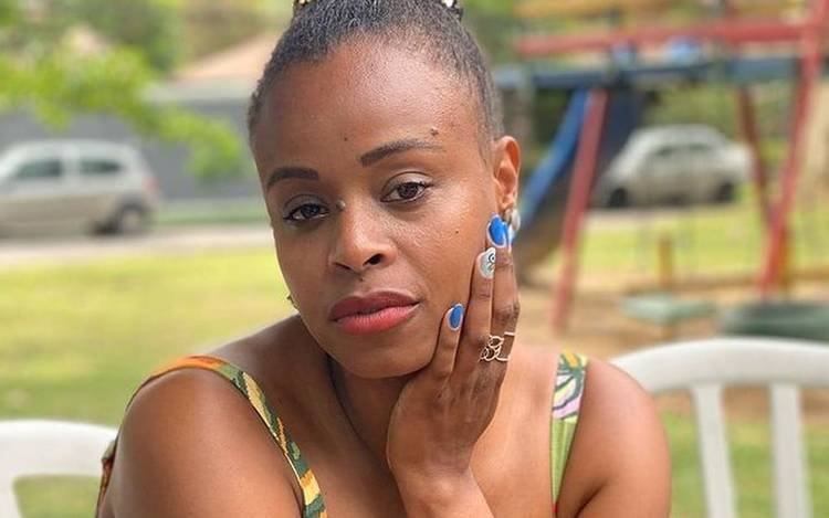 Roberta Rodrigues em foto