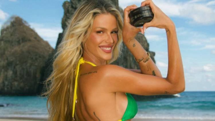 Atriz usou as redes sociais para compartilhar cliques in�ditos de um dia de sol