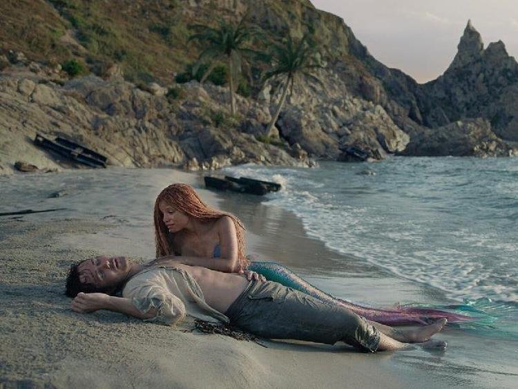 Halle Bailey como Ariel no live-action