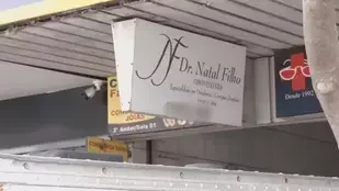 Dentista � encontrado morto em telhado de cl�nica; veja detalhes do caso - foto: Corpo de dentista foi localizado no telhado da cl�nica onde trabalhava, em Goi�nia | Foto: Reprodu��o/TV Anhanguera 