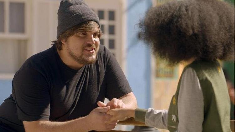 Bas�lio�(Lucas Salles) e P�rcia�(Beatriz Oliveira) em A Ianf�ncia de Romeu e Julieta