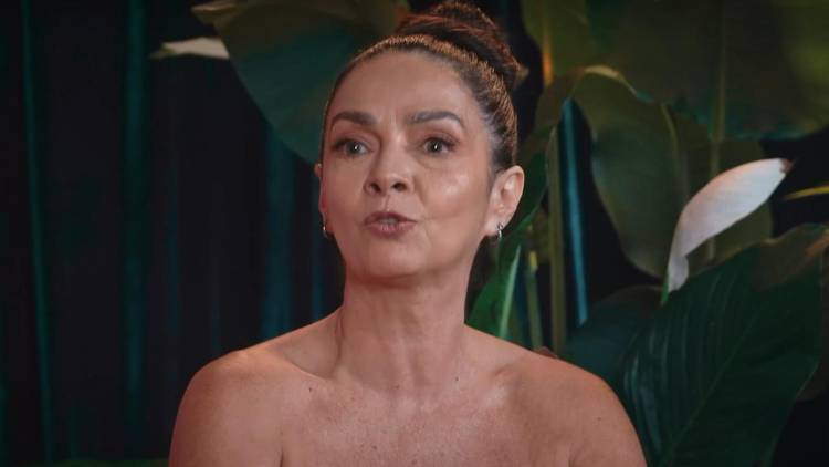 Atriz se pronunciou sobre crticas que recebeu por exibir pelos pubianos no ensaio fotogrfico