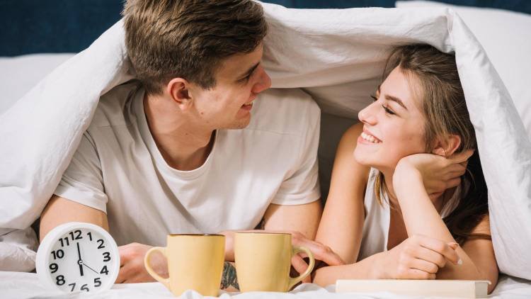 Qual o melhor horário para fazer sexo? Ciência aponta o momento ideal (