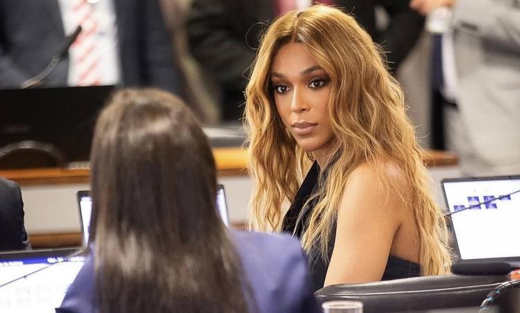 Xi! Erika Hilton processa Ratinho e o SBT por transfobia e cobra R$ 10 milh�es