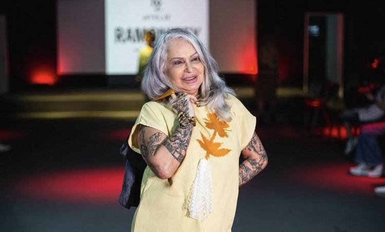 Regina Chiumento vira capa de revista e apresenta biografia em SP