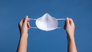 Está na hora de voltar a usar álcool gel e máscaras?