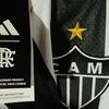 Torcedor do Atl�tico recebe camisa oficial do clube com s�mbolo do Flamengo na etiqueta