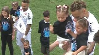 Neymar toma medida drstica com choro de Mavie durante hino nacional; vdeo
