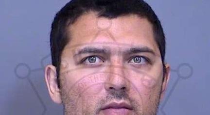 Filho mata pais a marteladas e liga para emerg�ncia confessando crime