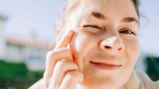 Tomar col�geno mant�m elasticidade da pele, mas n�o previne rugas, mostra estudo