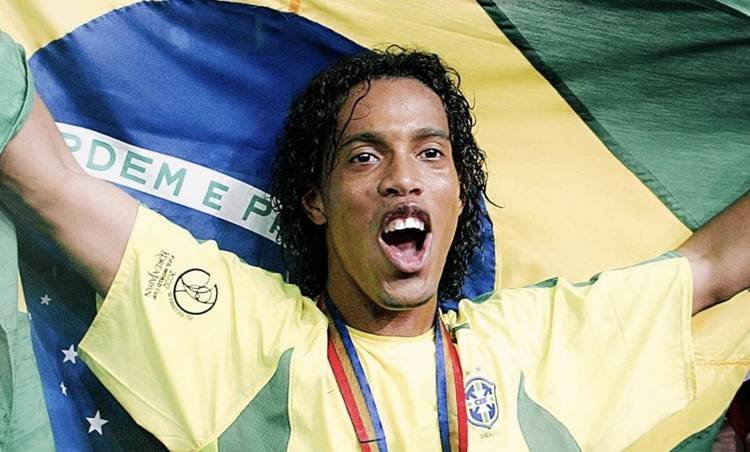 Ronaldinho Gaúcho vira miniatura oficial em meio à disputa da Copa do Mundo 2026