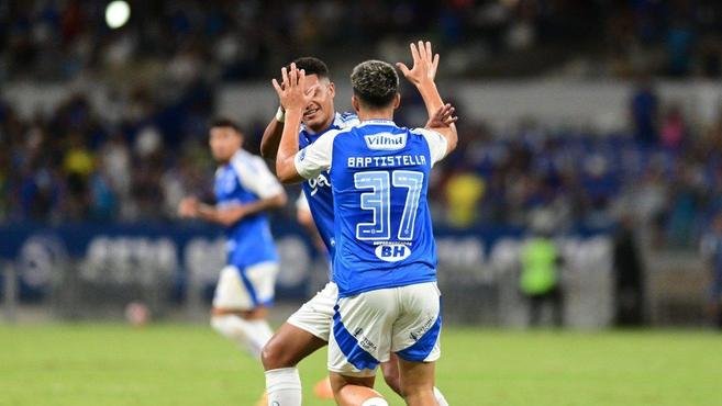 Promessa do Cruzeiro celebra estreia como profissional: 'Sonho realizado'