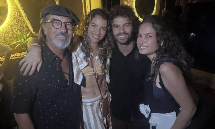 Família unida: Billy Blanco Jr., Ana Terra Blanco, Daniel Blanco e Lua Blanco